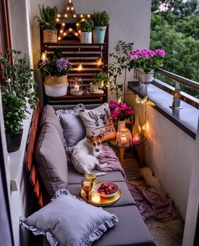 уютный открытый балкон