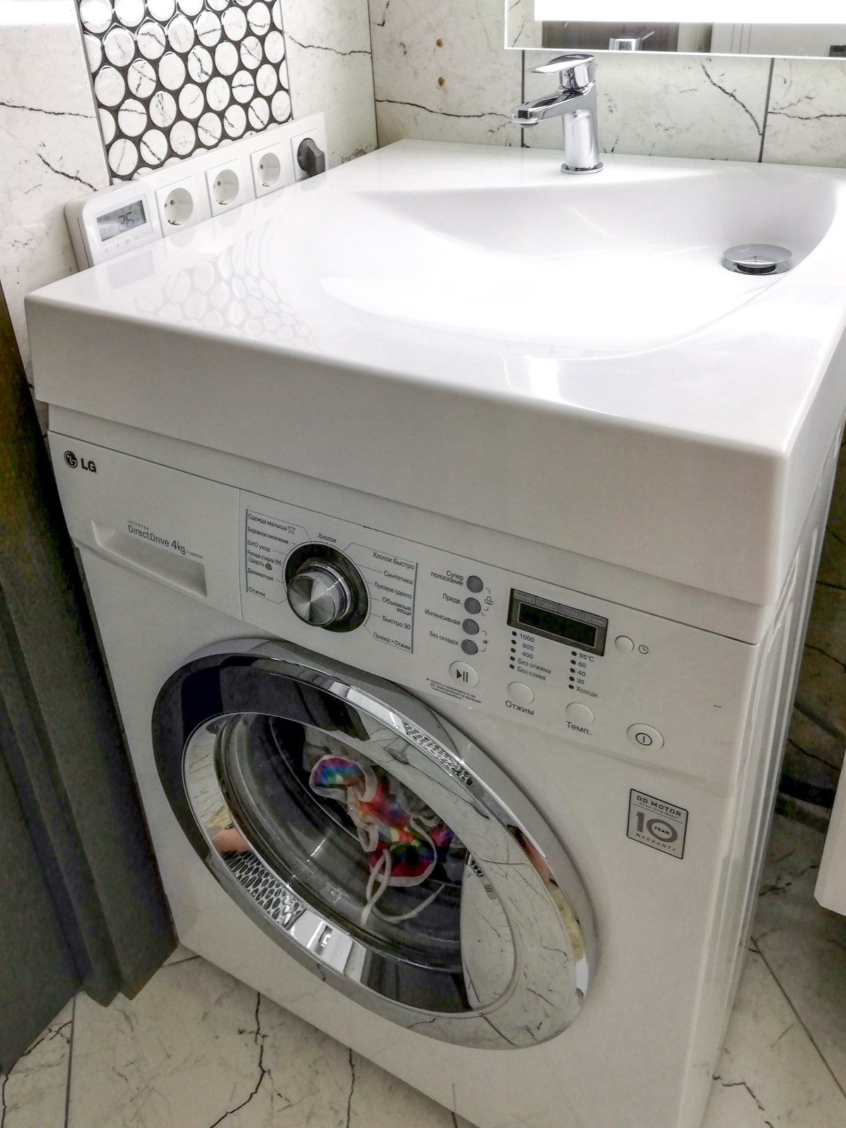 Круглая раковина над стиральной машиной со столешницей - 92 фото