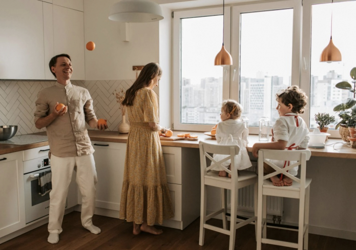 стол-подоконник в интерьере