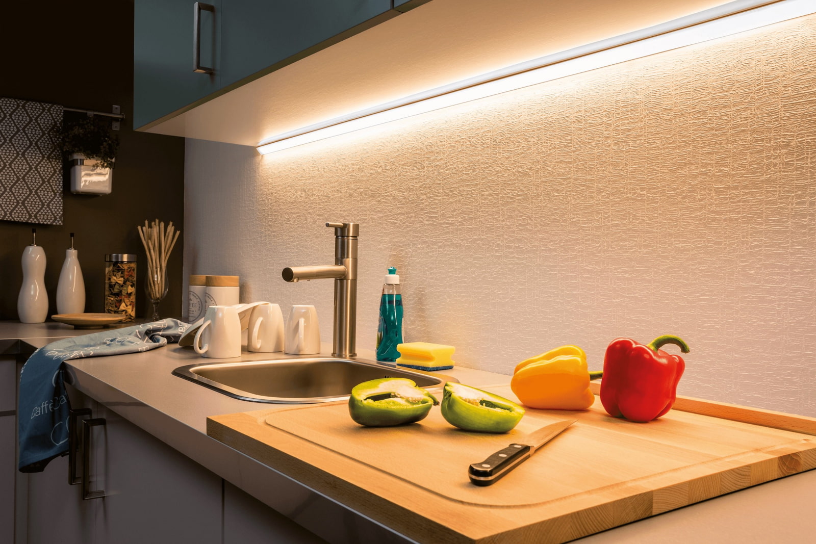 Установка светодиодной ленты на кухне своими руками