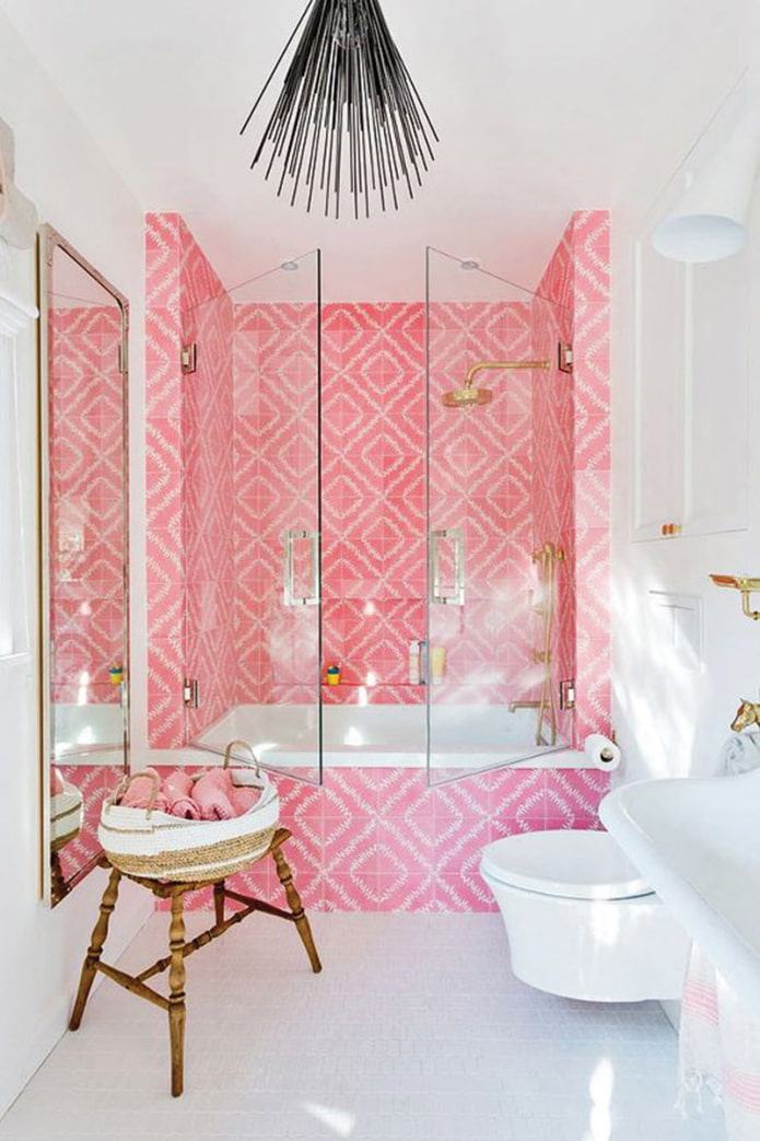 розовая плитка в ванной