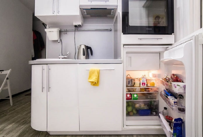 Встроенный мини-холодильник