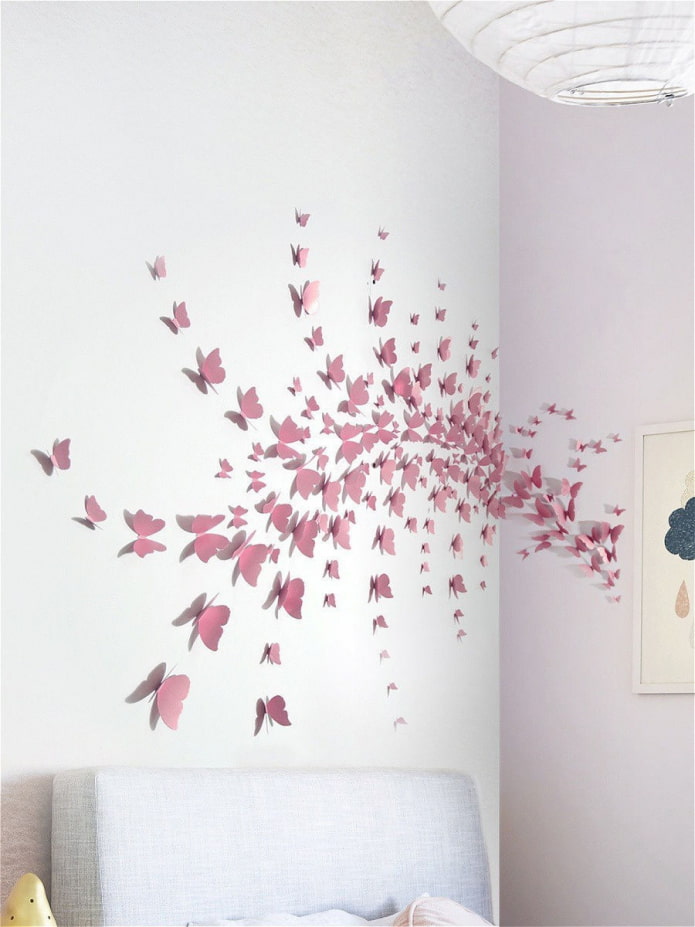 бабочки на двух стенах
