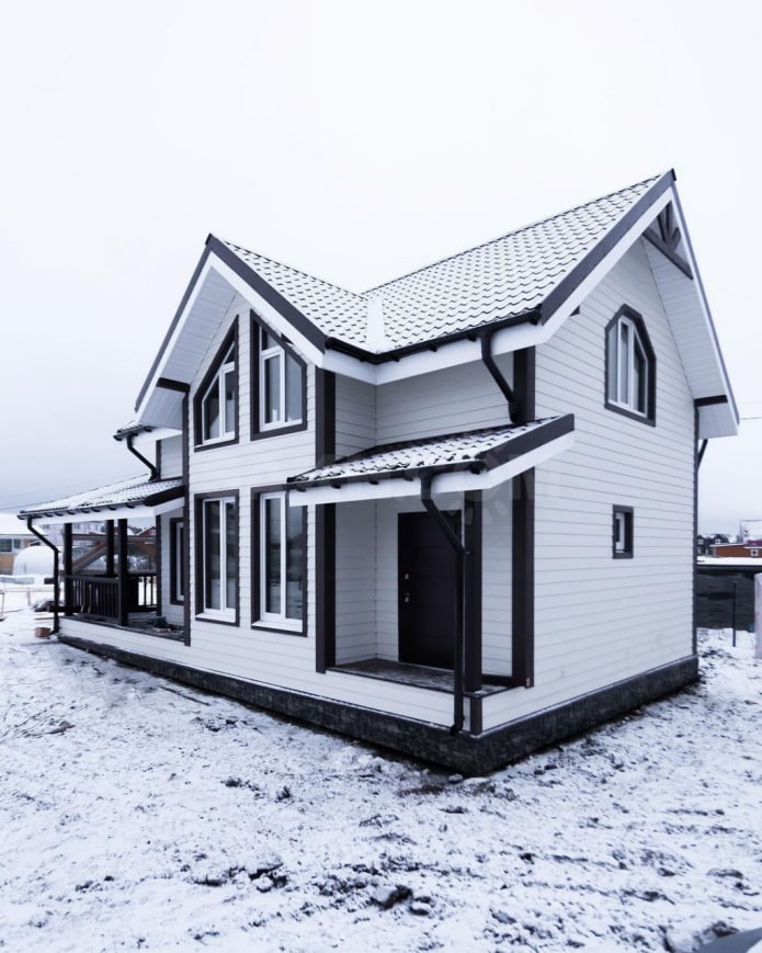 каркасный дом зимой