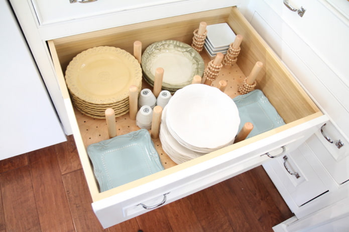 Выдвижной ящик с посудой