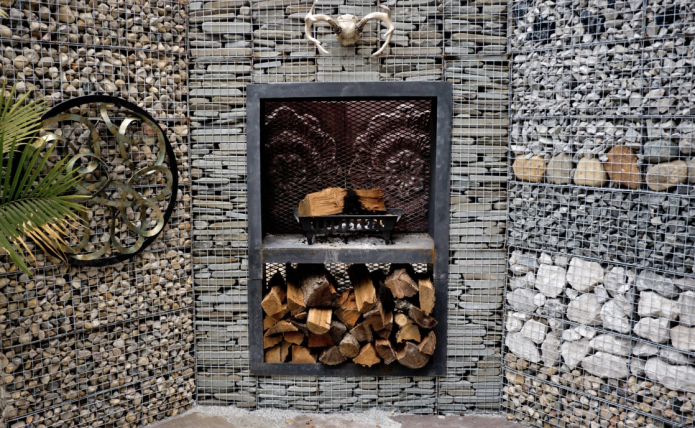 отделка стены габионами