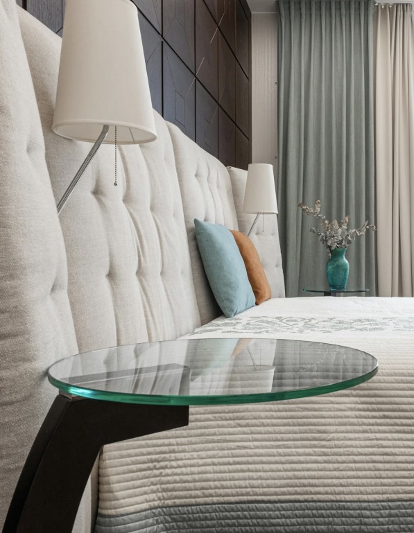 стеклянный прикроватный столик