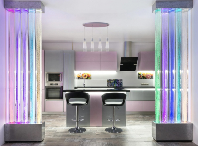 яркое стекло в интерьере