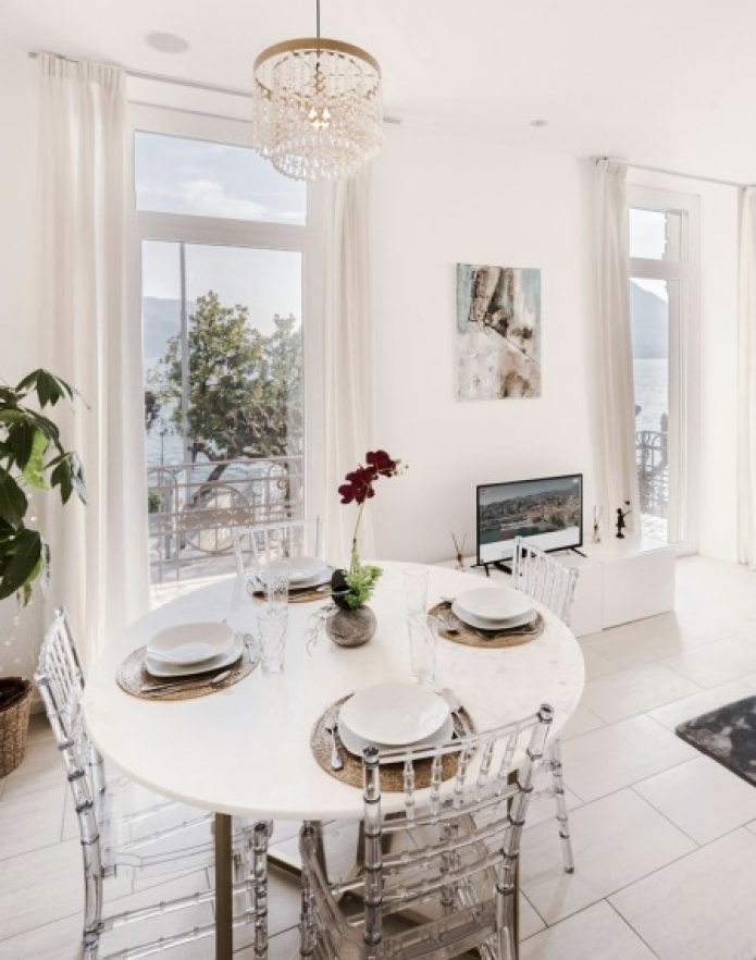 прозрачный стул в интерьере