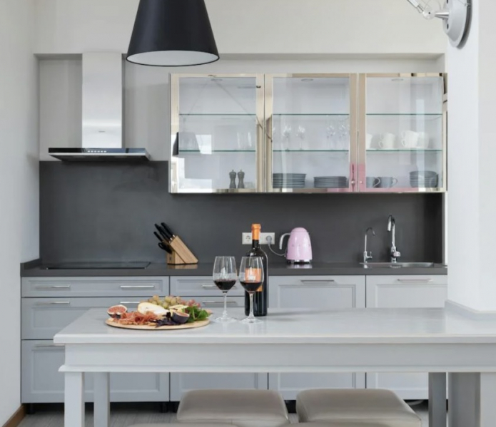стеклянные фасады кухни