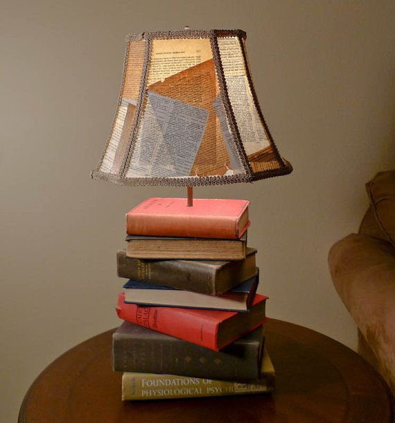 Декор лампы книгами