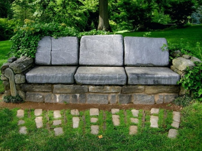 скамейка из камня