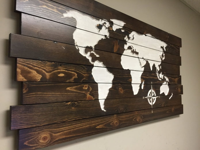 настенная карта мира из обожженной древесины