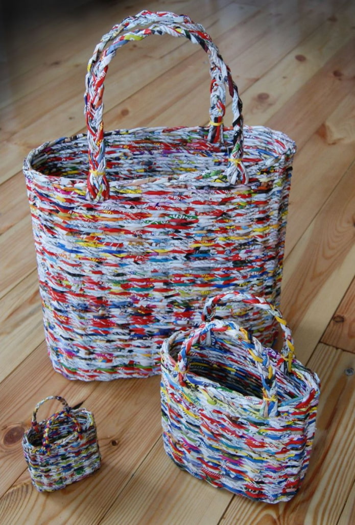 три плетеных сумки из журнальных трубочек