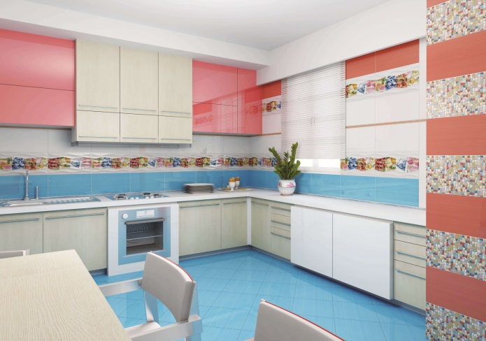 полосы с рисунками в бело-персиково-голубой кухне
