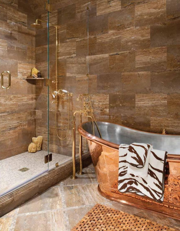 золотистые краны и душ в коричневой ванной