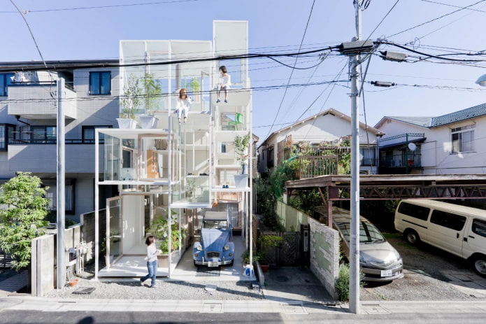 прозрачный дом в Токио вид снаружи
