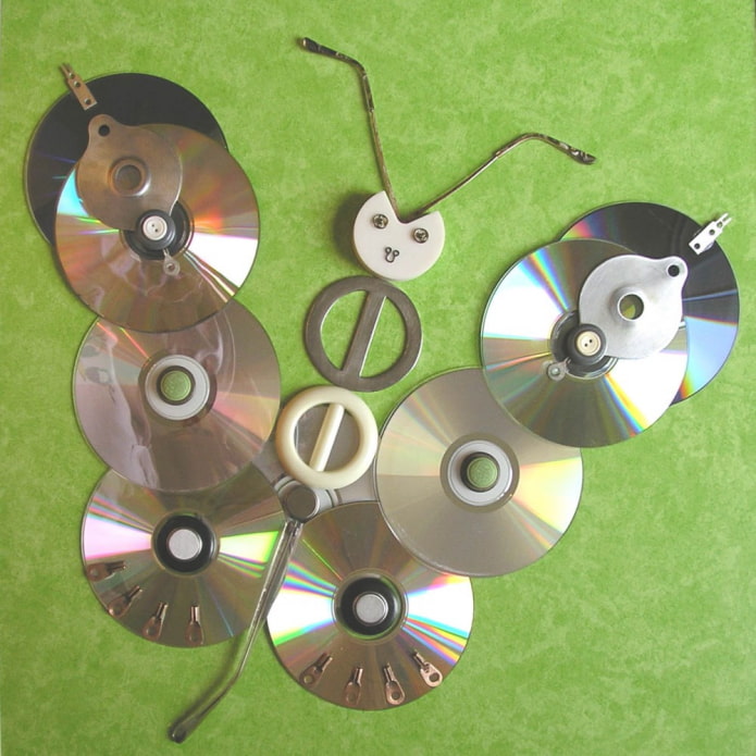 бабочка из компакт-дисков