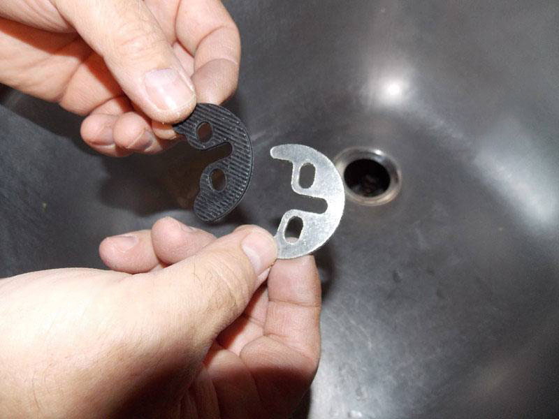 Смеситель для ванны ключ нужен. Ключ для гайки смесителя под раковиной. Крепление смесителя к раковине размер шпильки. Прокладка для установки смесителя на раковину d40. Ключ для крепежной гайки смесителя.