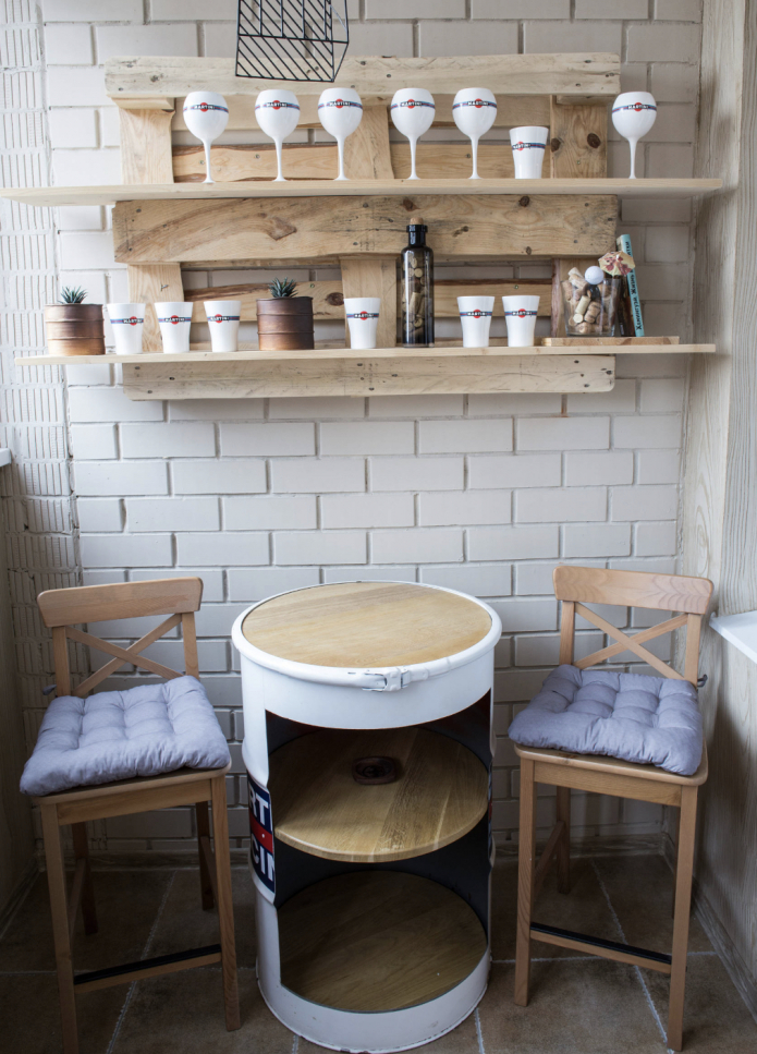 Бар на балконе