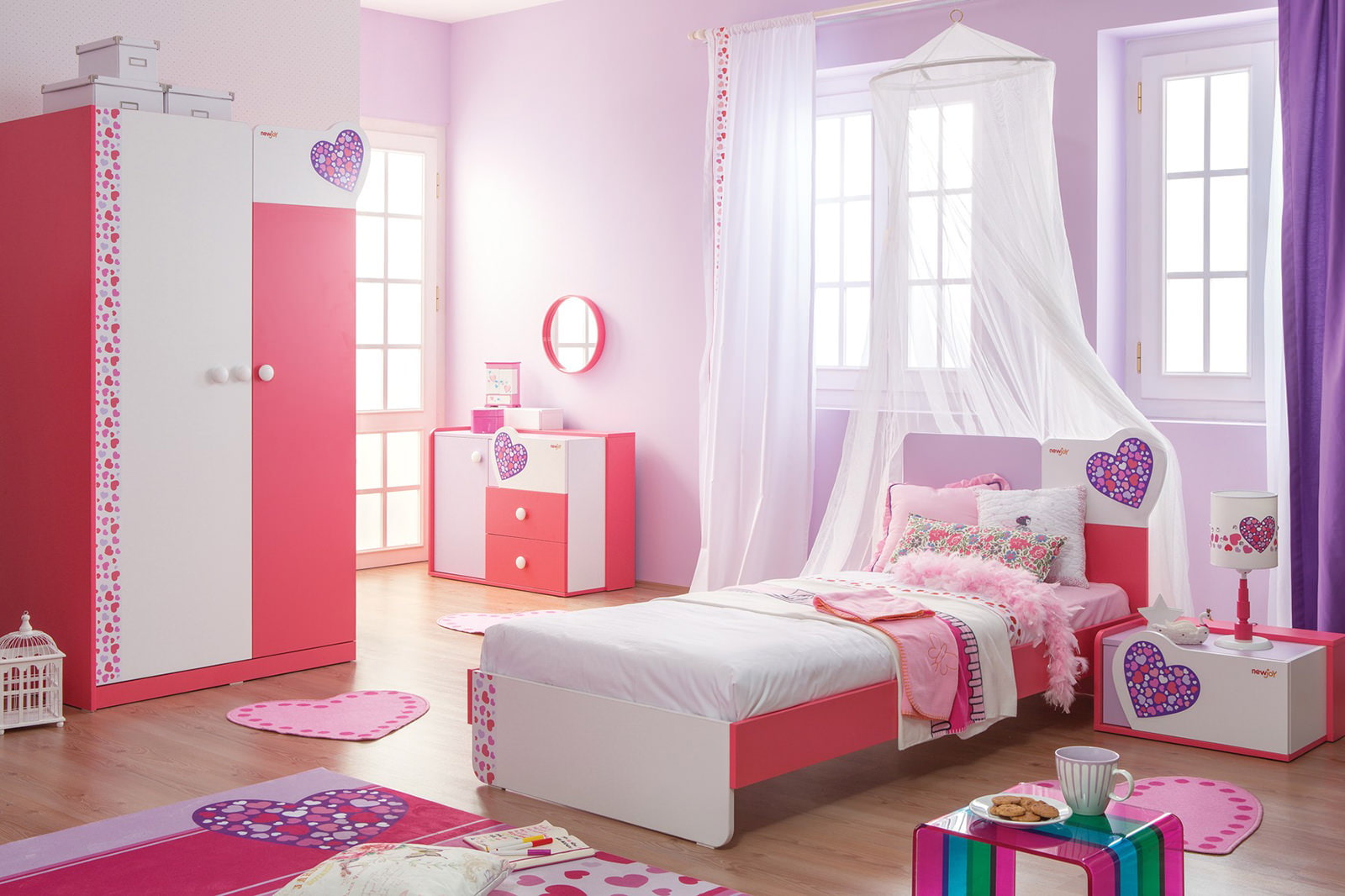 Детская мебель в розовых тонах