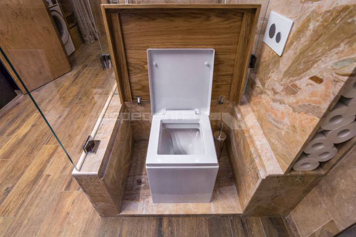прямоугольный унитаз в дизайне большой ванной комнаты