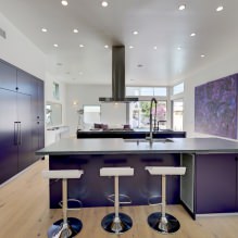 Фиолетовый гарнитур на кухне: дизайн, сочетания, выбор стиля, обоев и штор-4