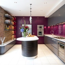 Фиолетовый гарнитур на кухне: дизайн, сочетания, выбор стиля, обоев и штор-2