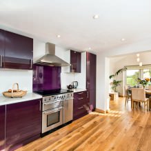 Фиолетовый гарнитур на кухне: дизайн, сочетания, выбор стиля, обоев и штор-7
