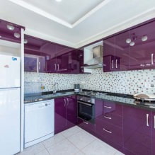 Фиолетовый гарнитур на кухне: дизайн, сочетания, выбор стиля, обоев и штор-15