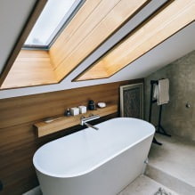 Дизайн ванной на мансарде: особенности отделки, цвет, стиль, выбор штор, 65 фото-3