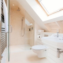 Дизайн ванной на мансарде: особенности отделки, цвет, стиль, выбор штор, 65 фото-10