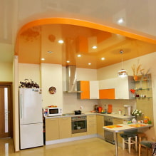 Двухцветные натяжные потолки: виды, сочетания, дизайн, формы спаек двух цветов, фото в интерьере-5