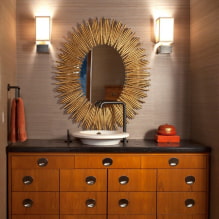 Выбор зеркала в ванную комнату: виды, формы, декор, цвет, варианты с рисунком, подсветкой-7