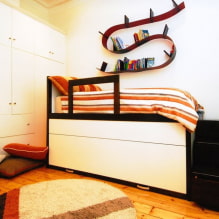 Полки над кроватью: дизайн, цвет, виды, материалы, варианты расположения-4