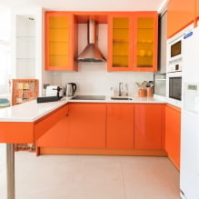 Оранжевая кухня в интерьере: особенности дизайна, сочетания, выбор штор и обоев-2