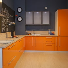 Оранжевая кухня в интерьере: особенности дизайна, сочетания, выбор штор и обоев-3