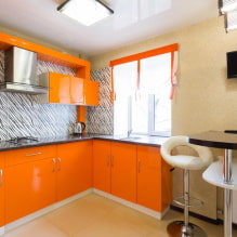 Оранжевая кухня в интерьере: особенности дизайна, сочетания, выбор штор и обоев-5