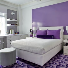 Бежевый и фиолетовый в интерьере спальни