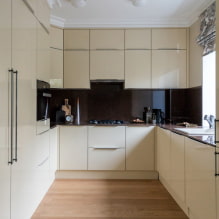 Дизайн кухни со шкафами до потолка-0