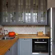 Кухонный гарнитур со стеклянными фасадами-2