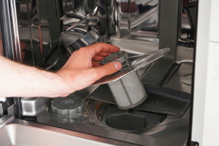 Как почистить посудомойку своими руками?