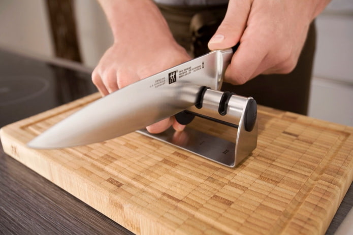Чем и как точить ножи в домашних условиях?