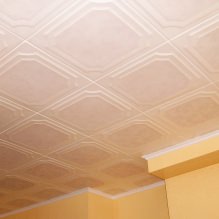 Пенопластовая плитка для потолка: плюсы и минусы, этапы поклейки-13